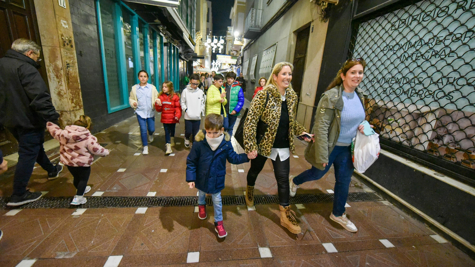 La yincana solidaria 'A por el gordo' en La Línea, en imágenes