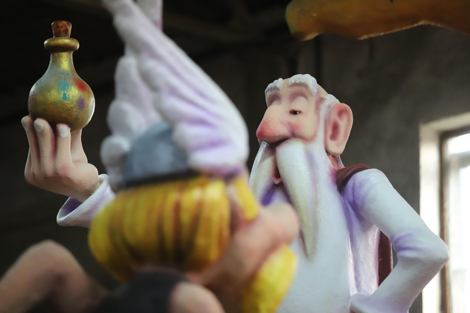 Imágenes de los preparativos de las carrozas de sus Majestades los Reyes Magos