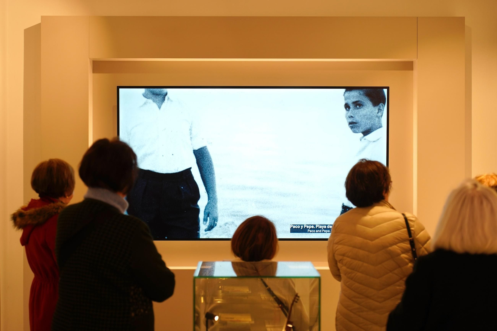 Fotos de la exposición 'Entre dos aguas' de Antonio Jesús Pérez en el Centro Paco de Lucía de Algeciras