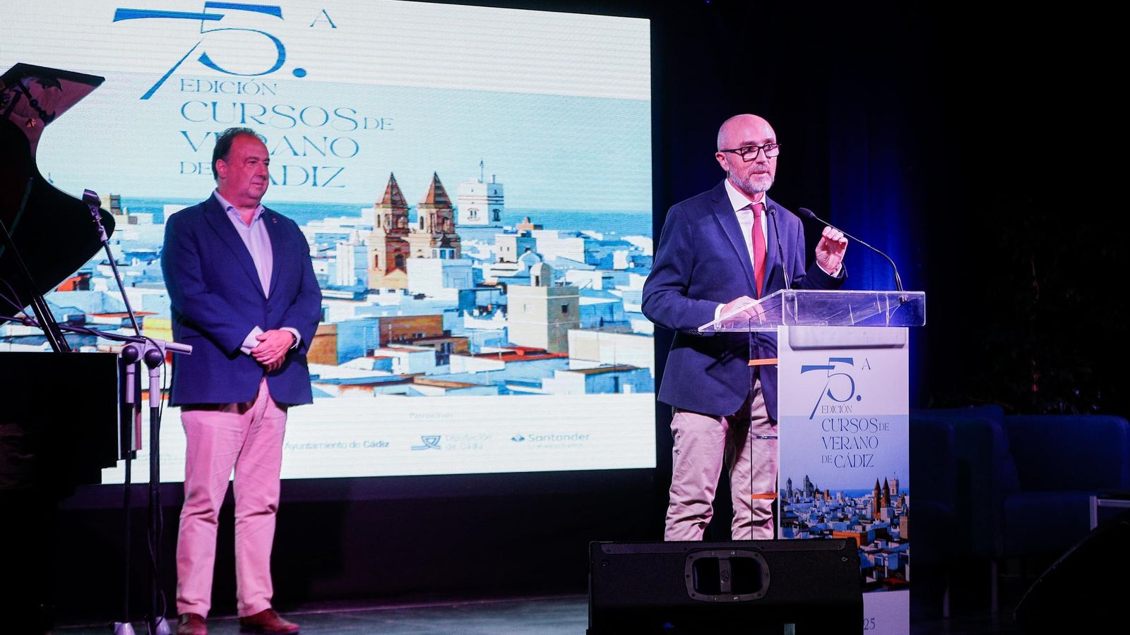 El rector y el vicerrector de Sostenibilidad y Cultura, en el acto.