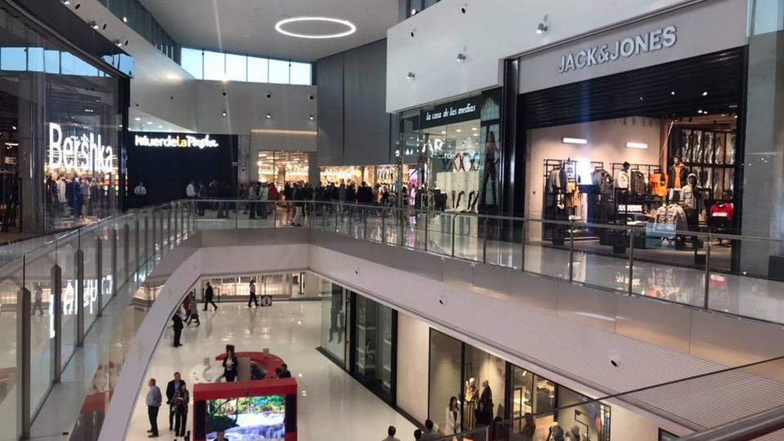 Interior del centro comercial Torrecárdenas