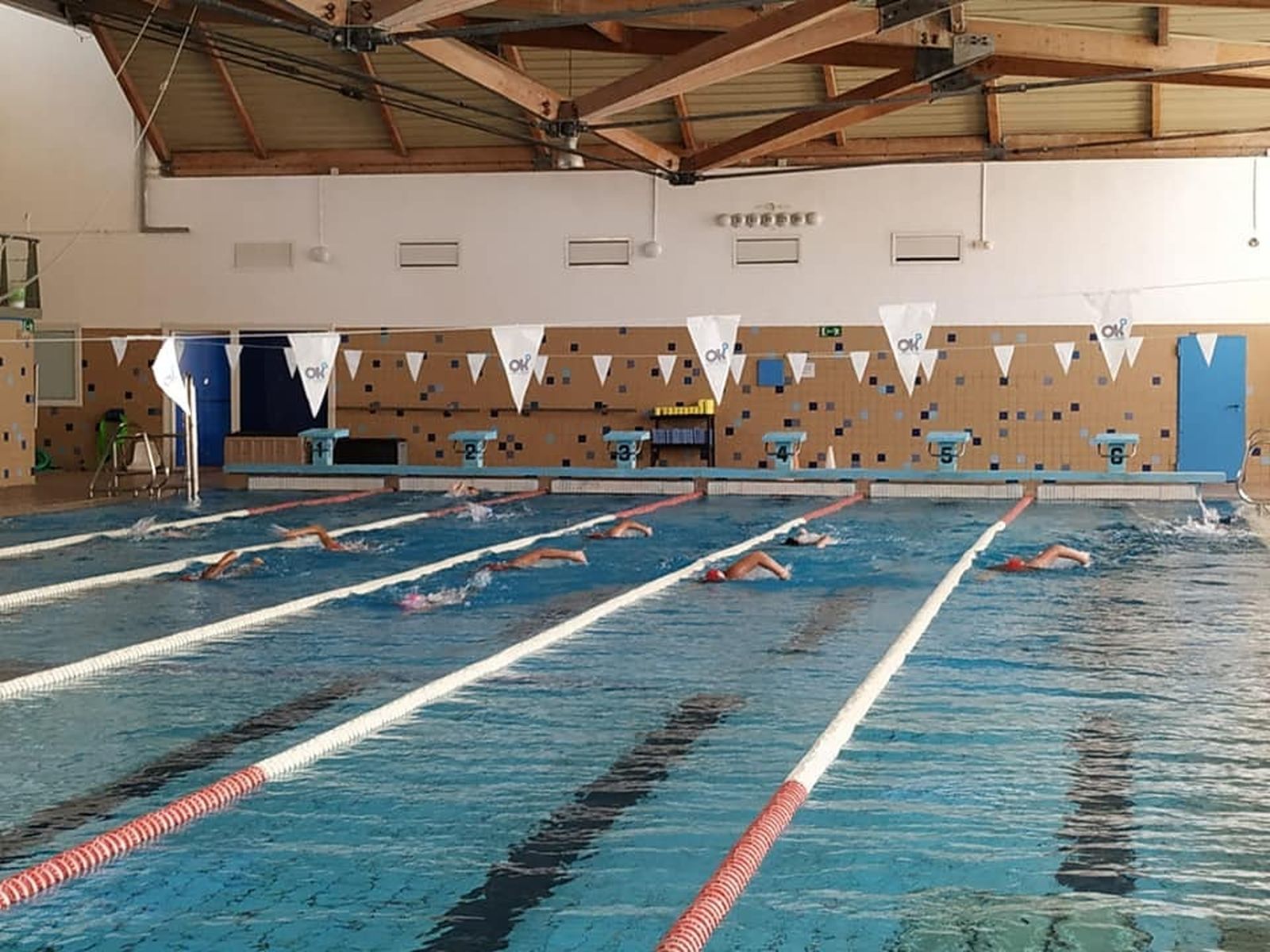 Una vista general de la piscina municipal portuense.