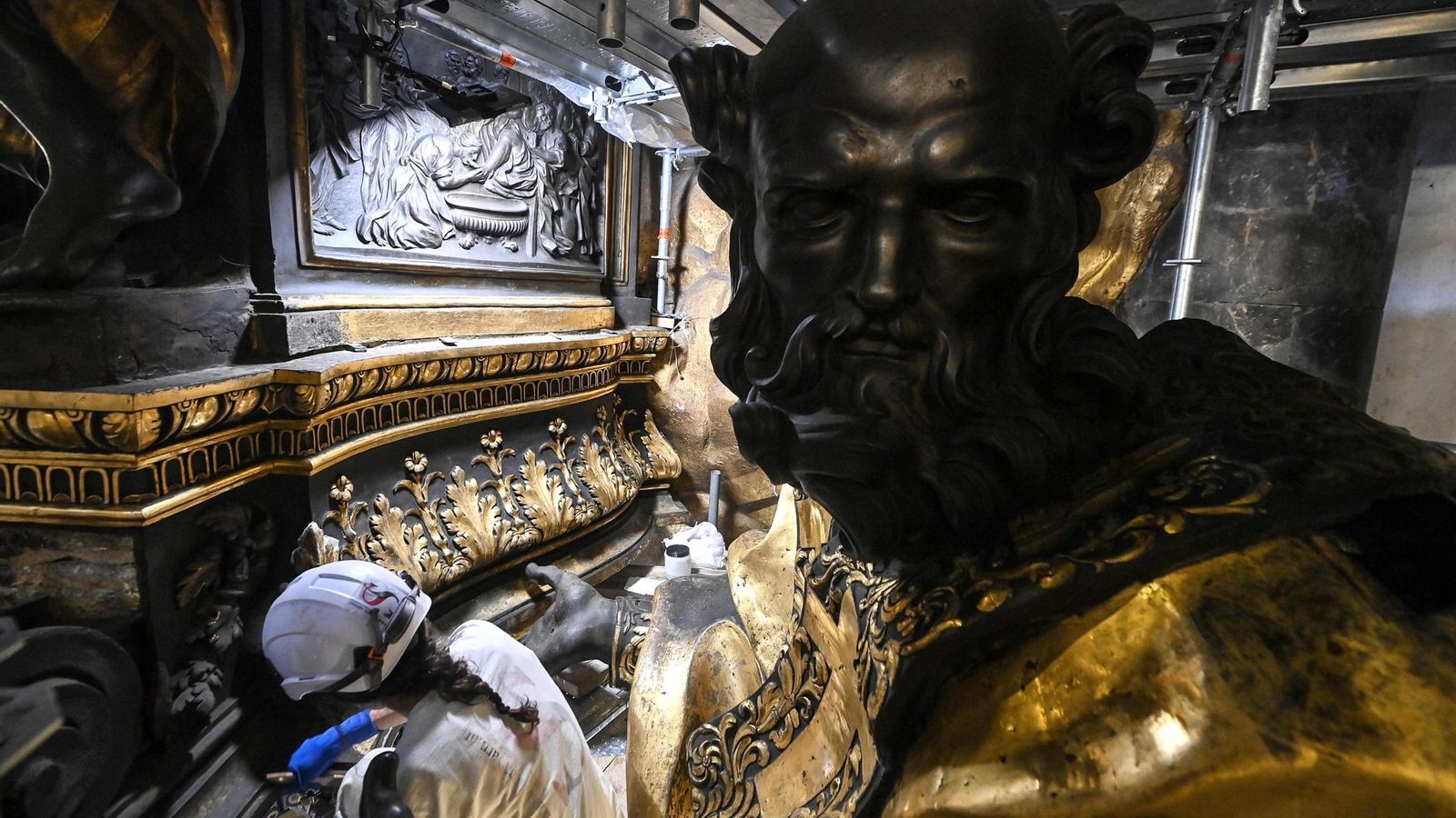 Restauración del Baldaquino de Bernini en el Vaticano Restauración del Baldaquino de Bernini en el Vaticano