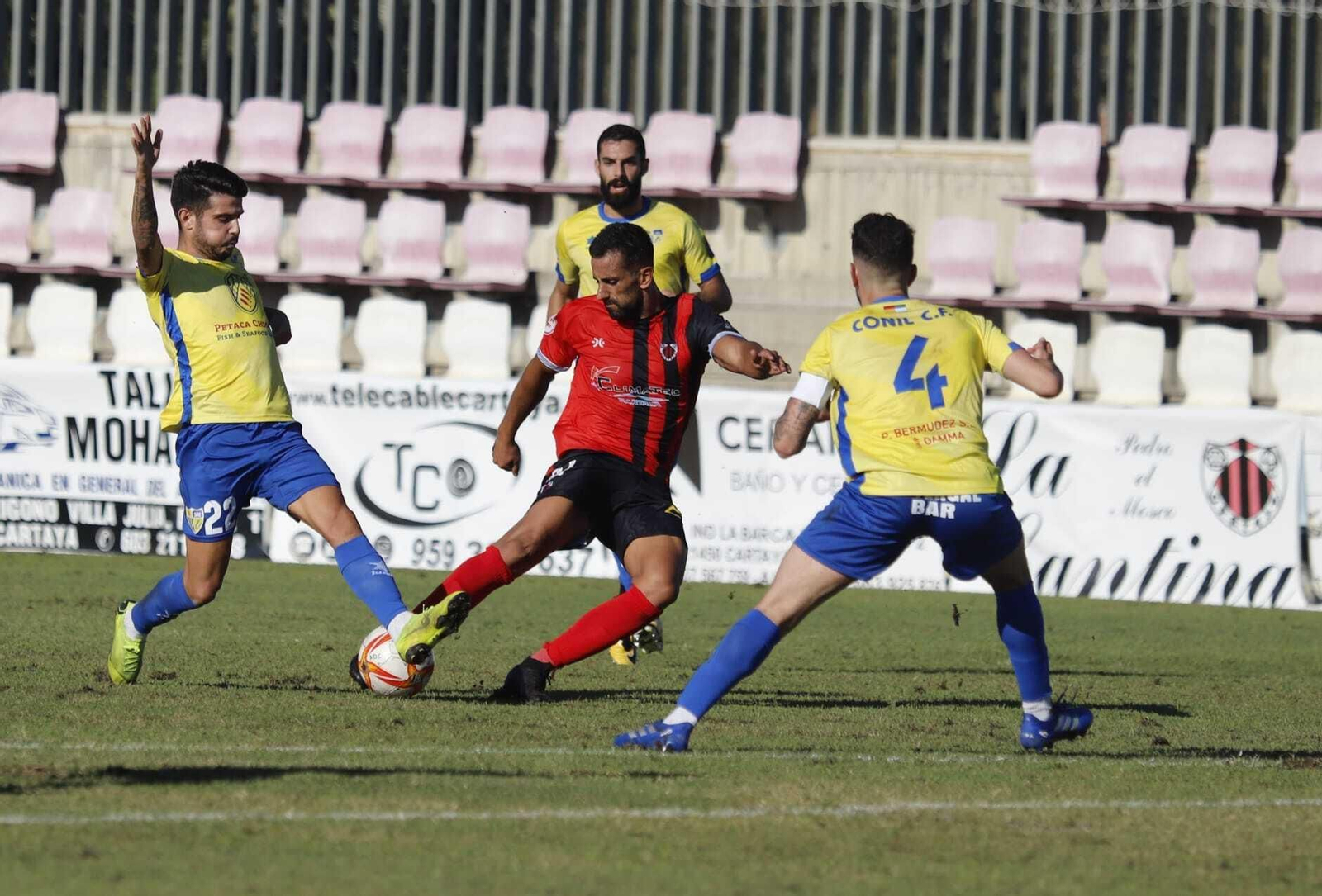 El Cartaya sumó tres valiosos puntos ante el Conil y se estrenó en casa.