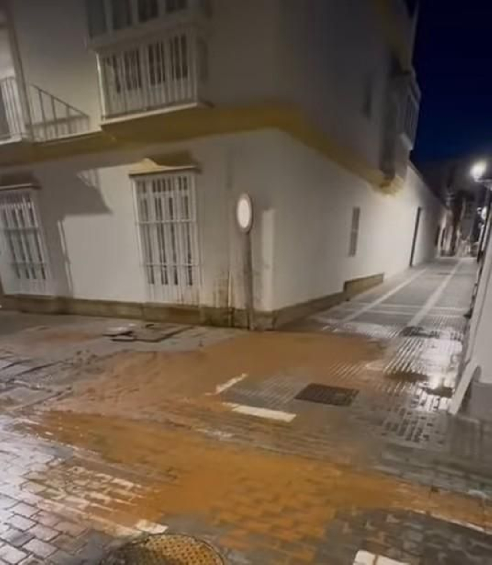 Rotura de tubería en calle Amargura, esta pasada madrugada