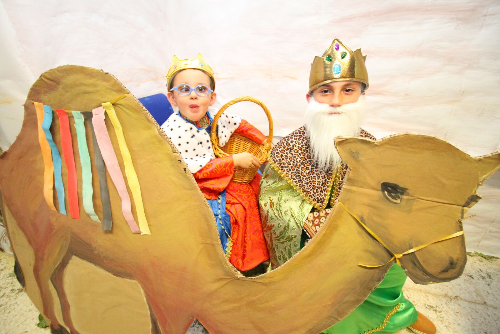 Imágenes del Belén viviente del colegio 12 de Octubre y la AMPA