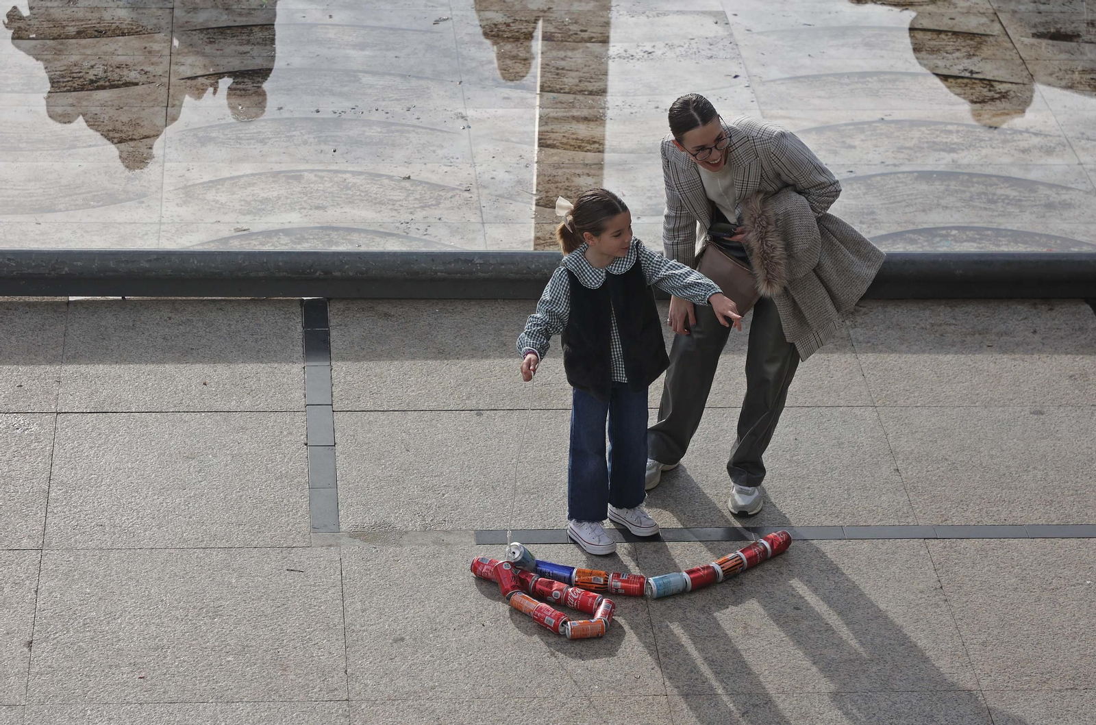 Búscate en las fotos del Arrastre de Latas 2025 en Algeciras