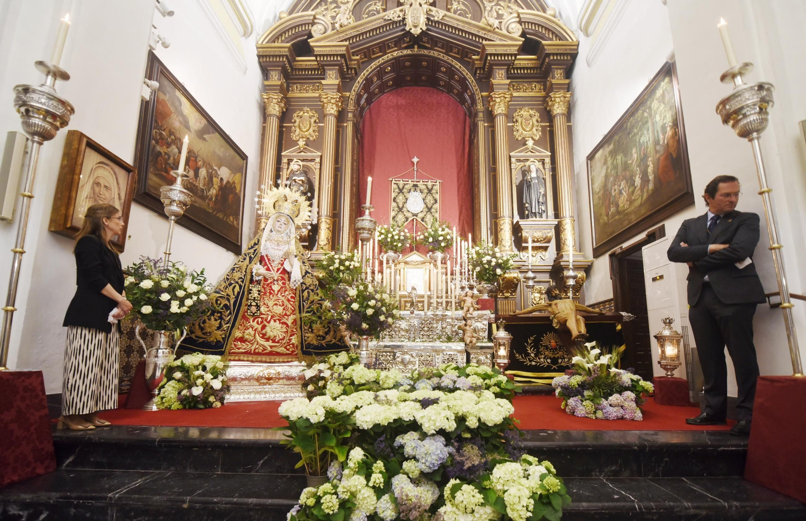 El besamanos de la Virgen de los Dolores, en imágenes