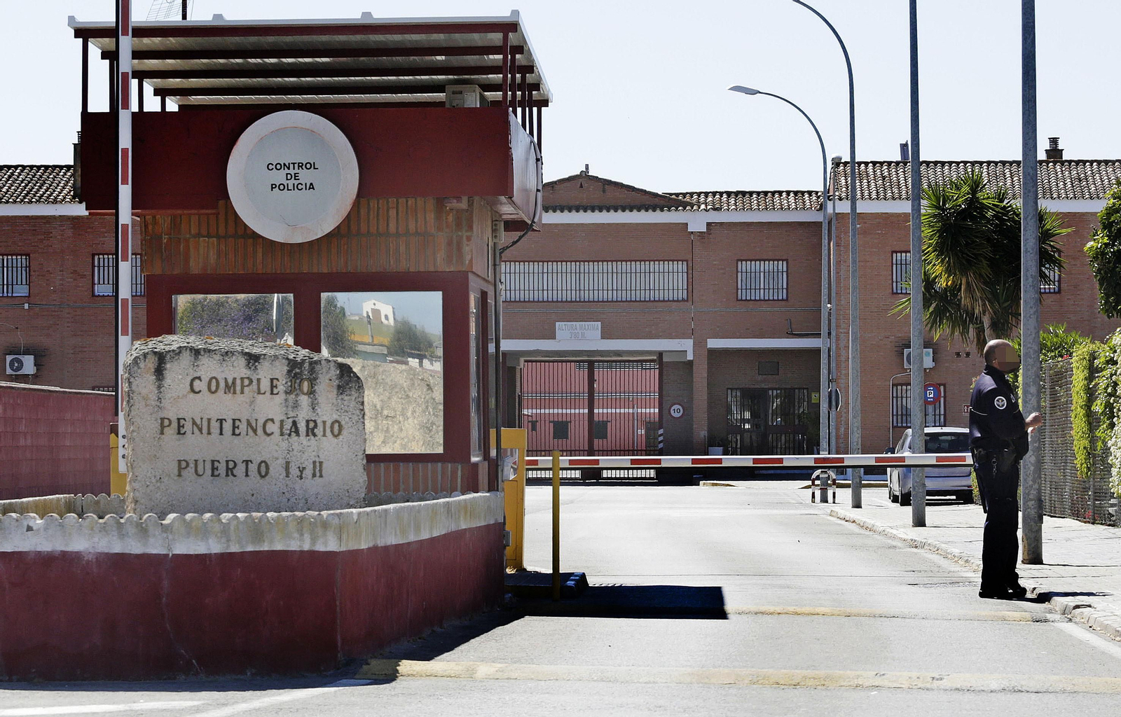 La entrada a las prisiones Puerto y Puerto II.
