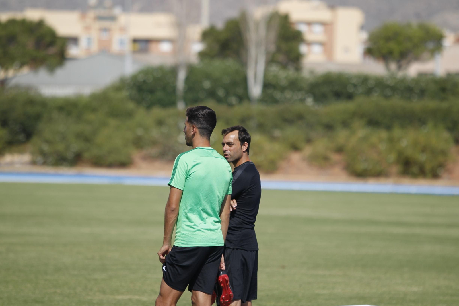 Juan Carlos Real comparte impresiones con Fran Fernández en una sesión preparatoria