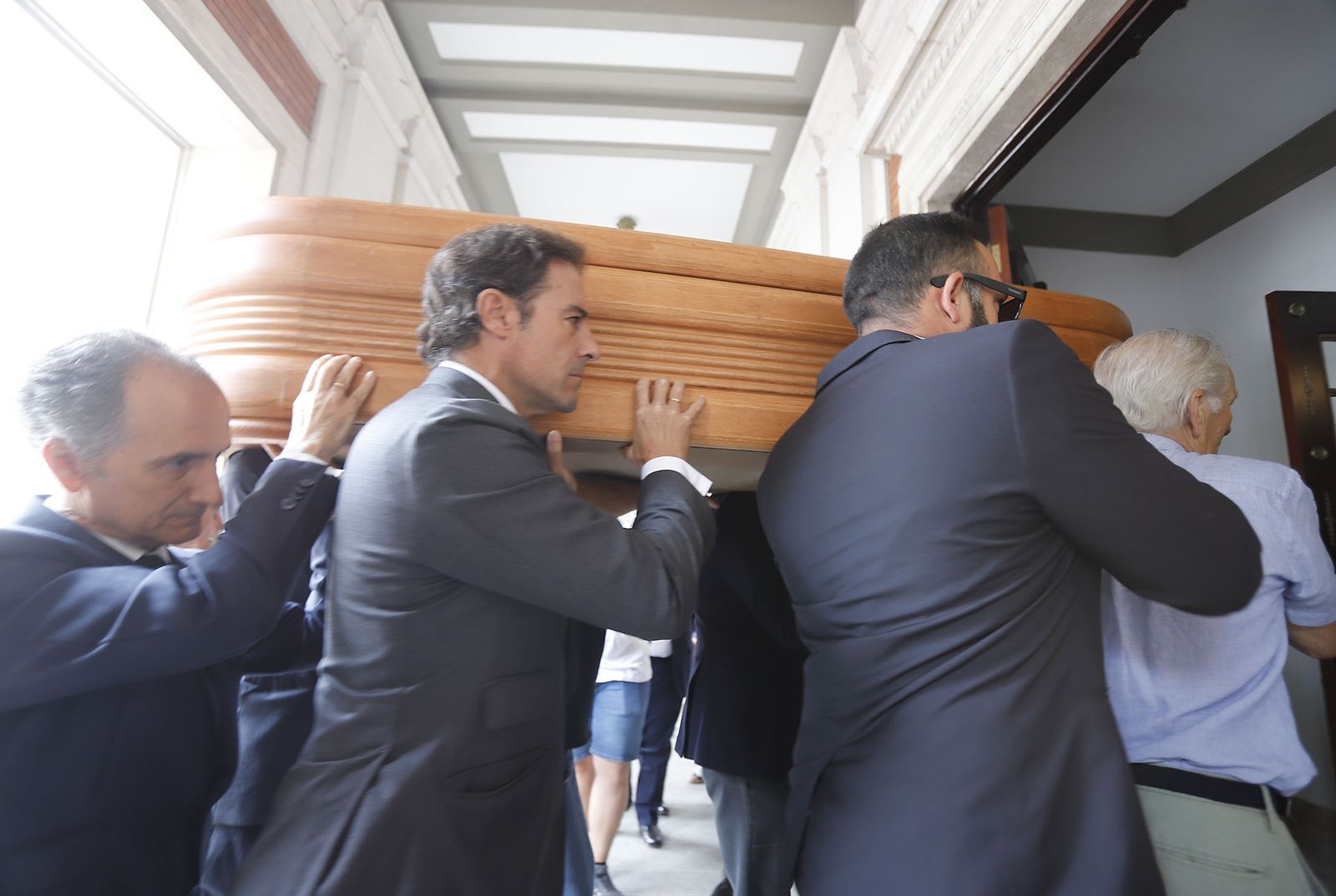 Llegada del féretro de Miguel Baez Litria la Capilla Ardiente de Huelva