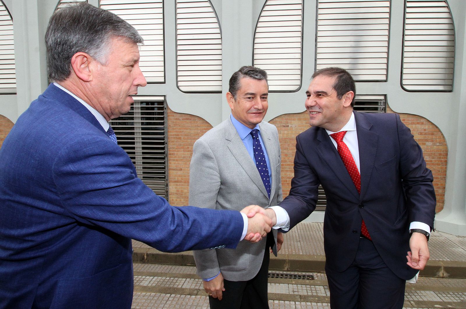 Imágenes de la toma de posesión del nuevo presidente del Puerto de Huelva, José Luis Ramos.