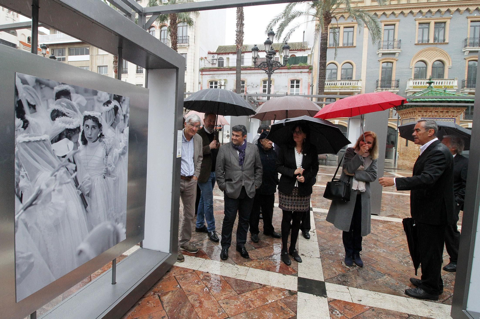 Latitudes, inauguración de la exposición colectiva en la Plaza de Las Monjas en imágenes