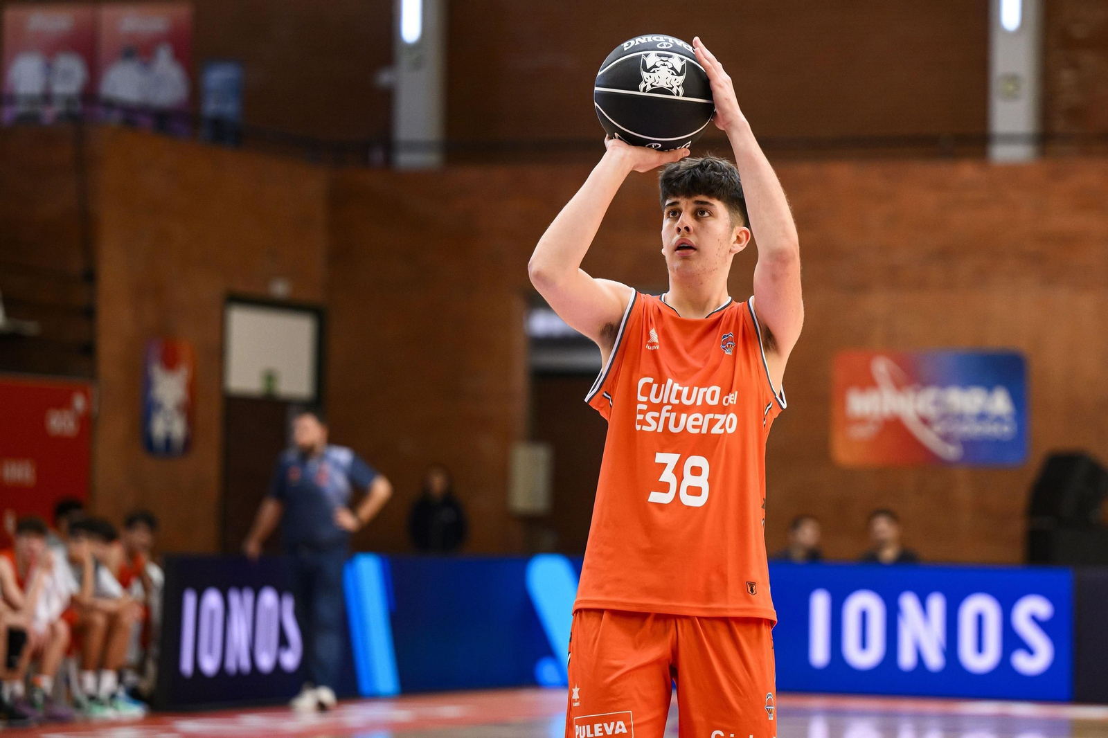 El Unicaja - Valencia de la Minicopa, en fotos
