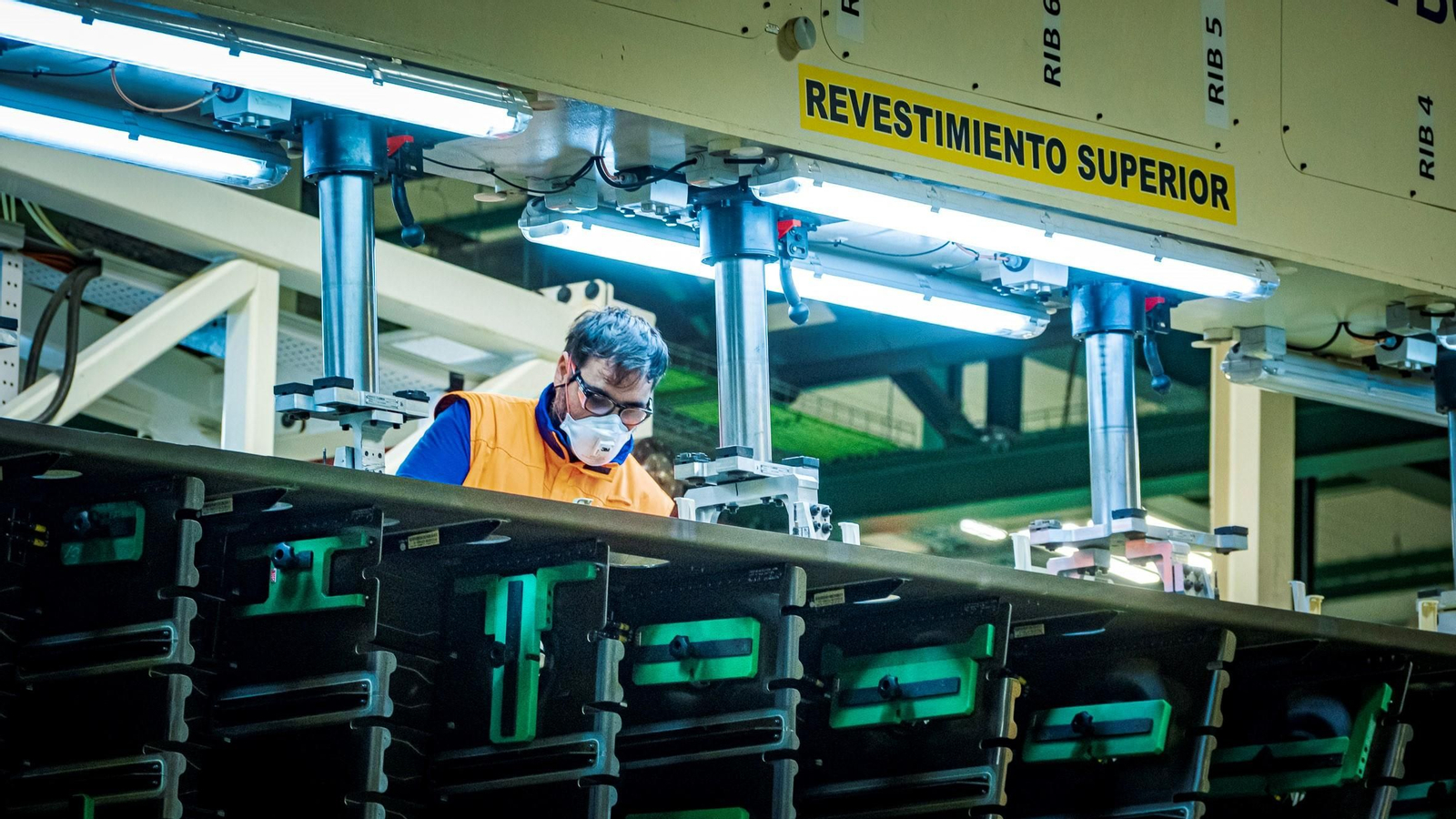 Trabajos en la línea de producción del A350 de Airbus Cádiz.