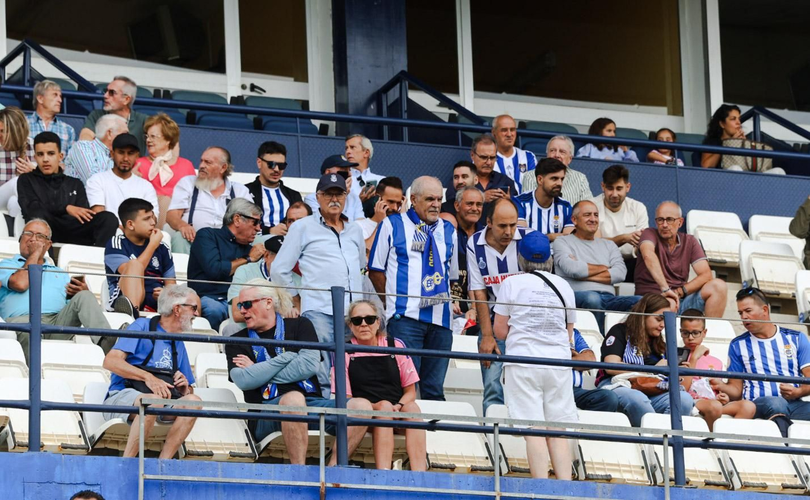 Búscate en las gradas del Nuevo Colombino en el Recre- Linares