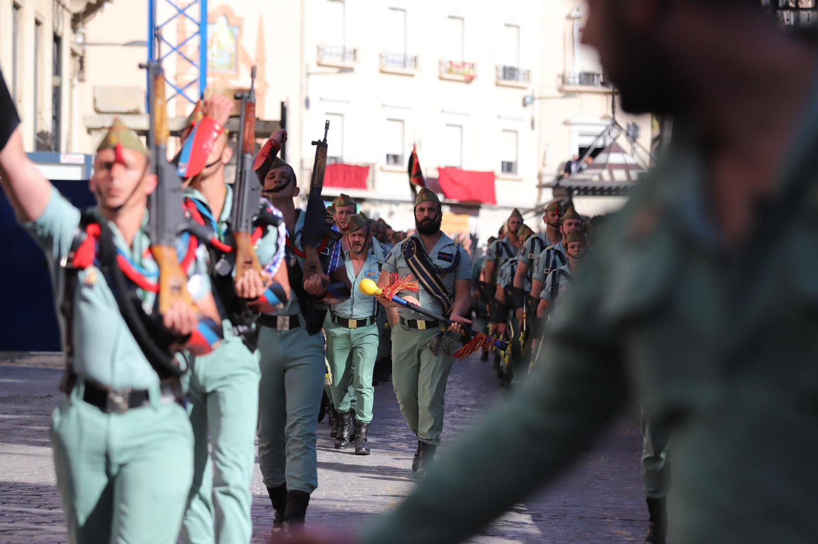 Recibimiento a la Legión en las calles del centro de Huelva