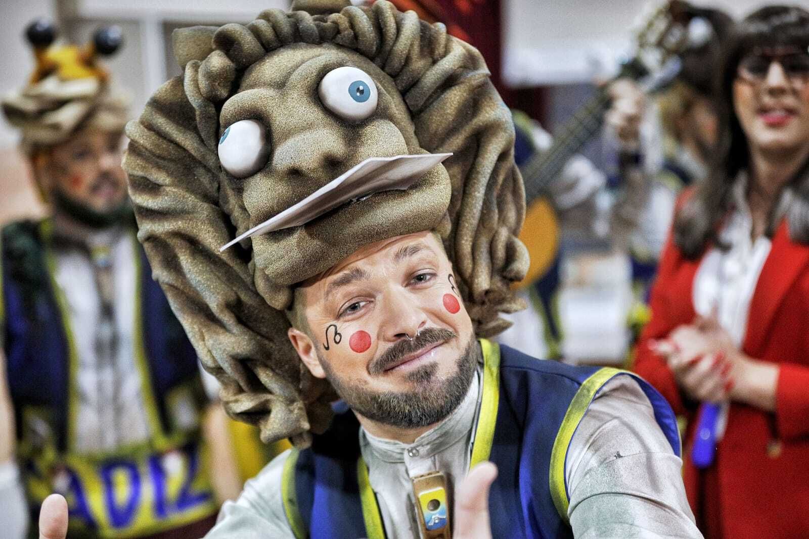 Chirigota 'Este año venimos con esperanza'. en camerinos.