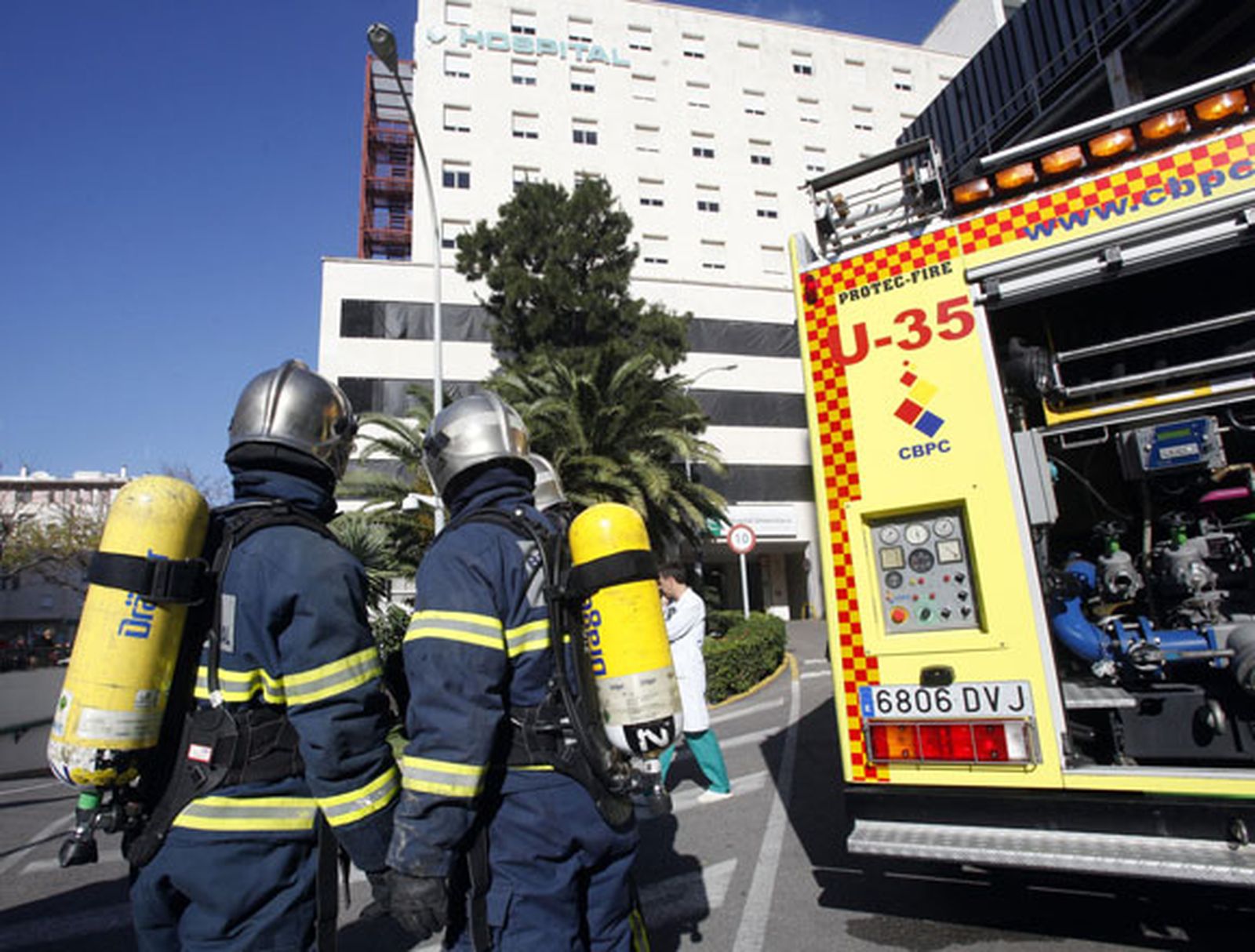 Extinguido un incendio en el sótano del Puerta del Mar