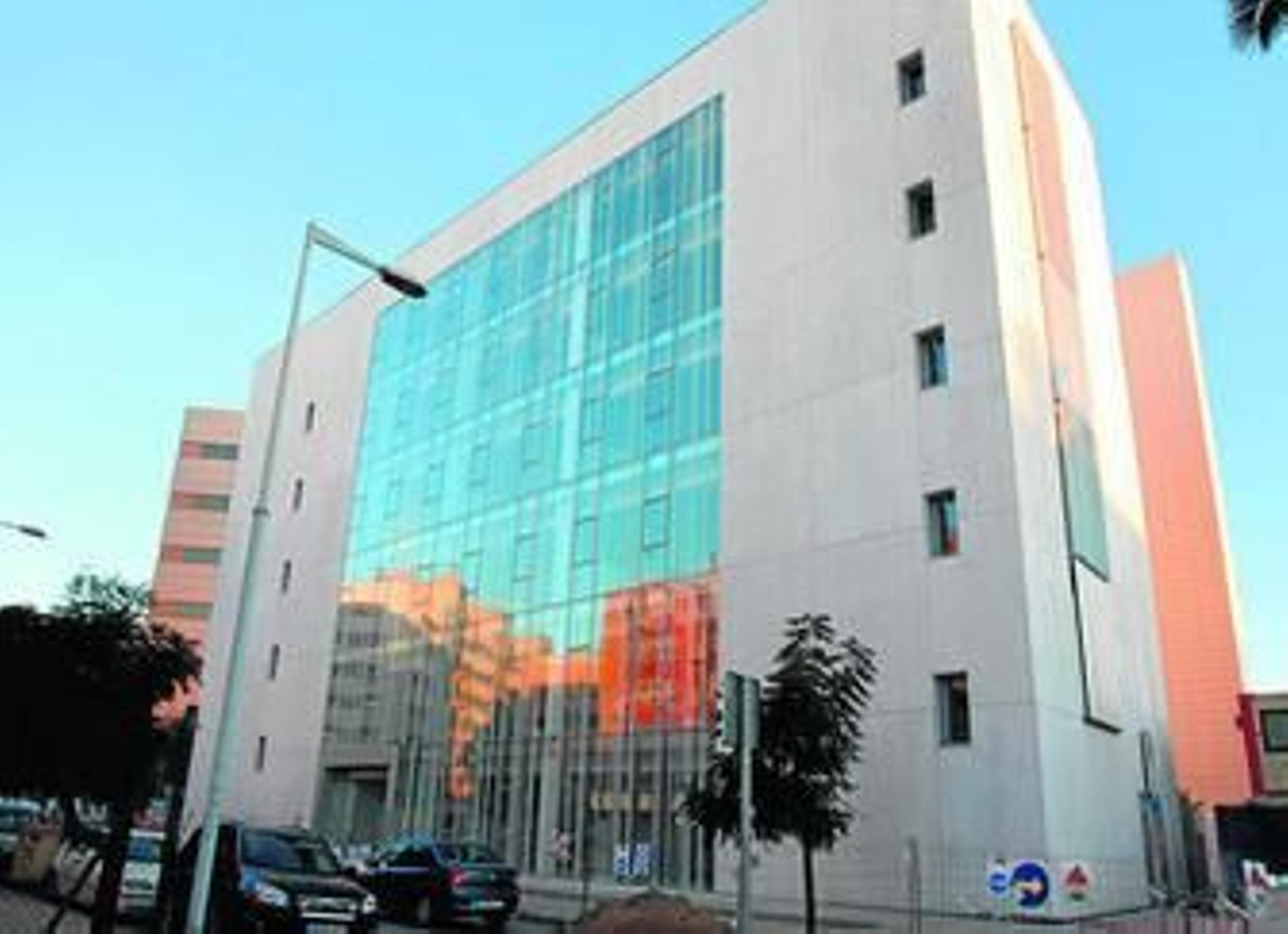 La fachada de la nueva sede estatal presenta uno de los diseños más emblemáticos de la urbanización de Pescadería.