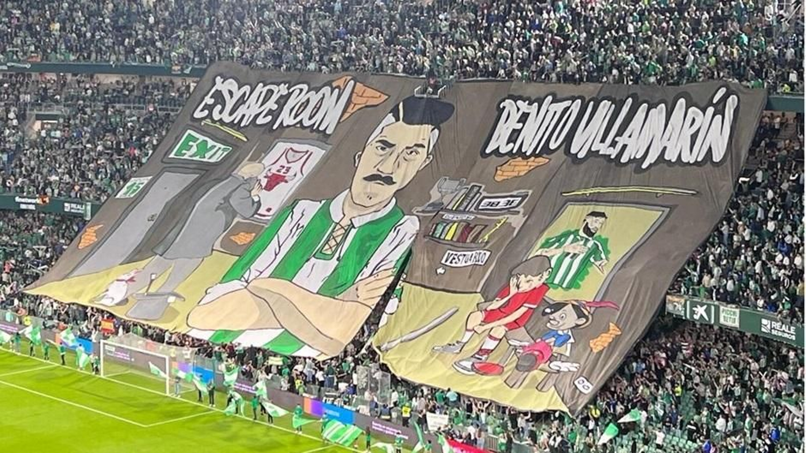 El tifo desplegado en el derbi por los ultras del Real Betis.