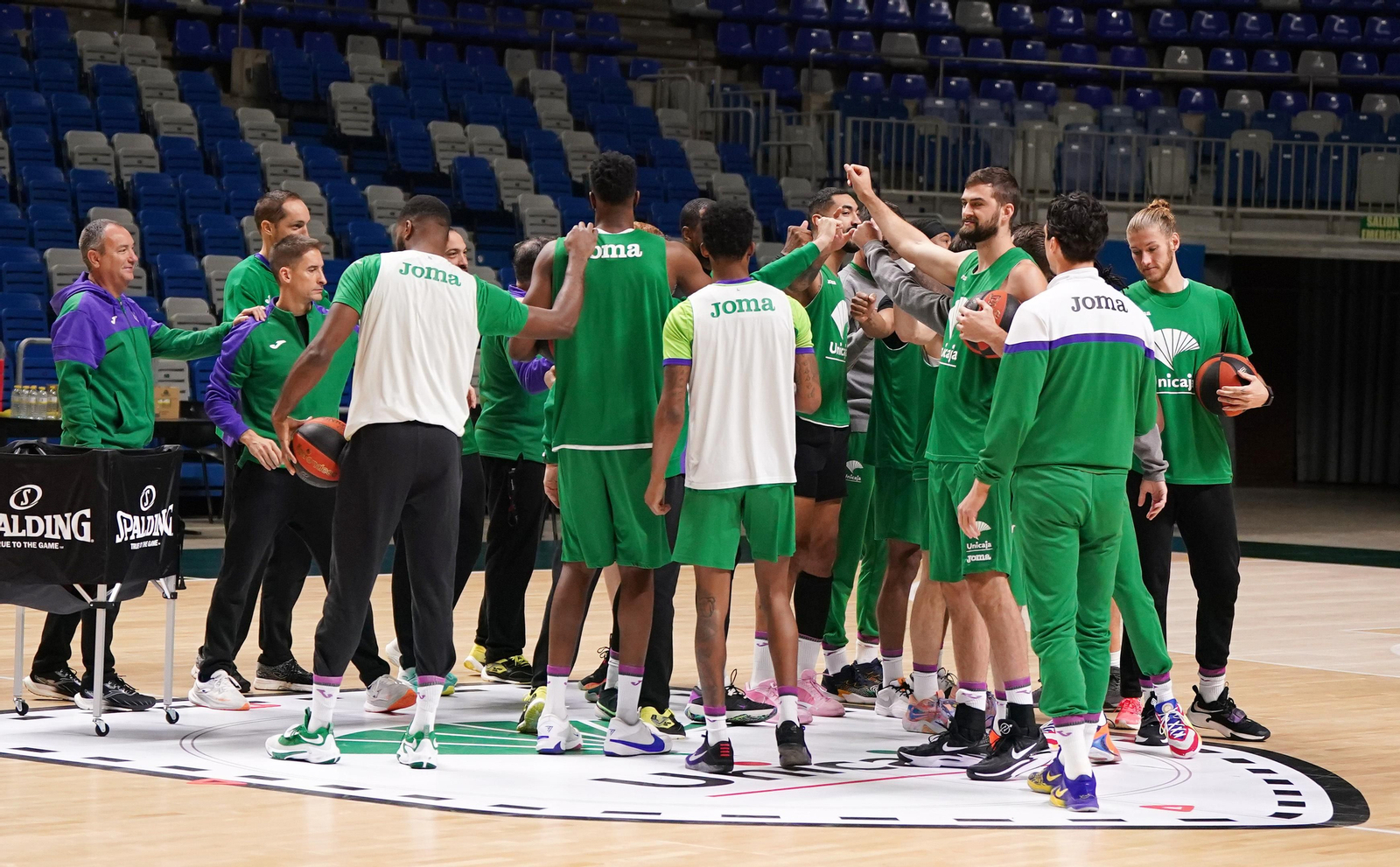 El Unicaja se entrenaen el Carpena.