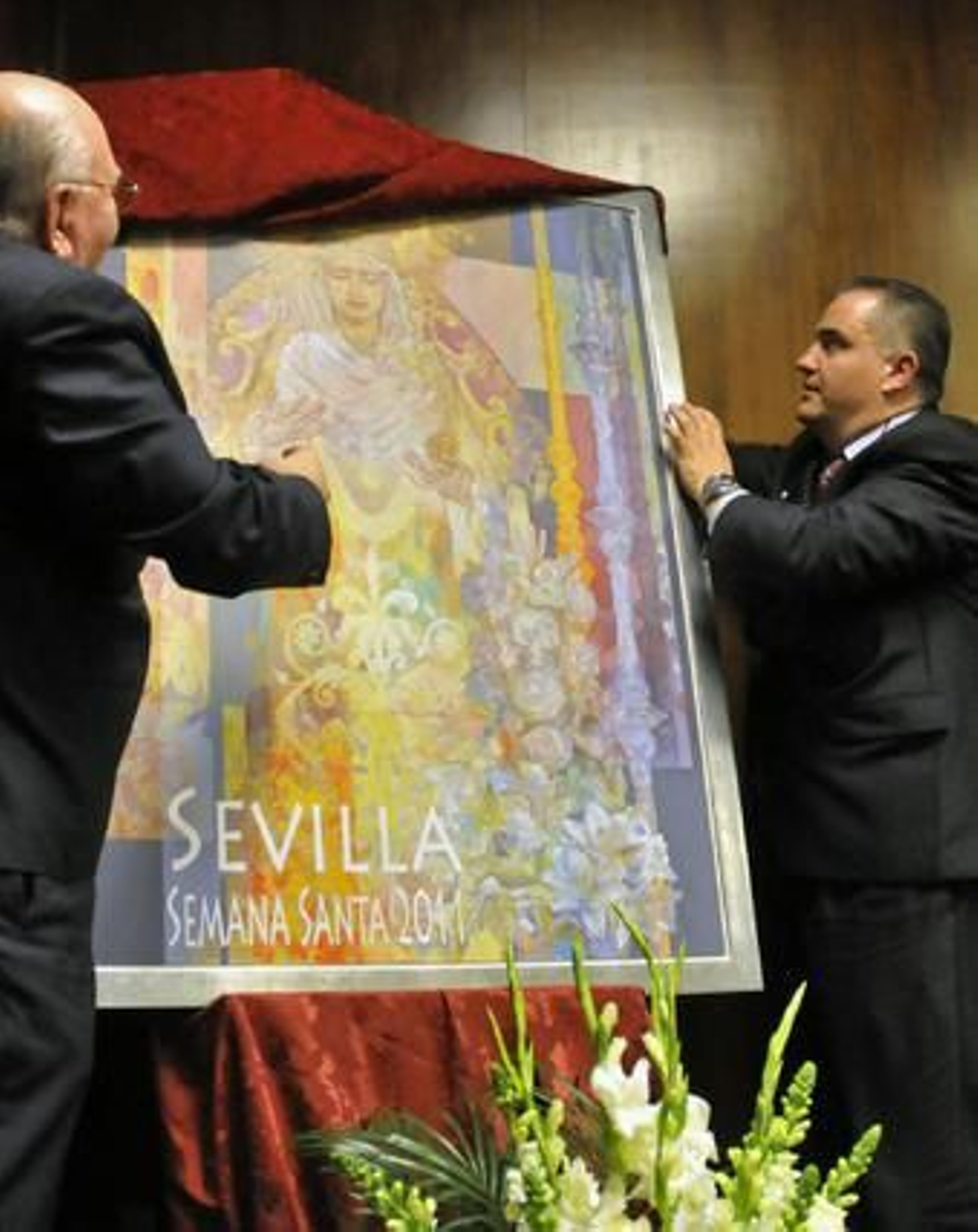 José Luís García Palacios y Adolfo Arenas Castillo en la presentación del cartel de Semana Santa 2011.

Foto: Juan Carlos V?uez