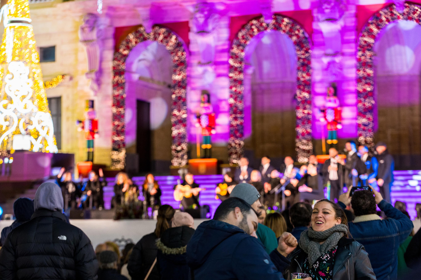 Imágenes de la final del Concurso de Coros de Campanilleros de la peña Chato en San Fernando.