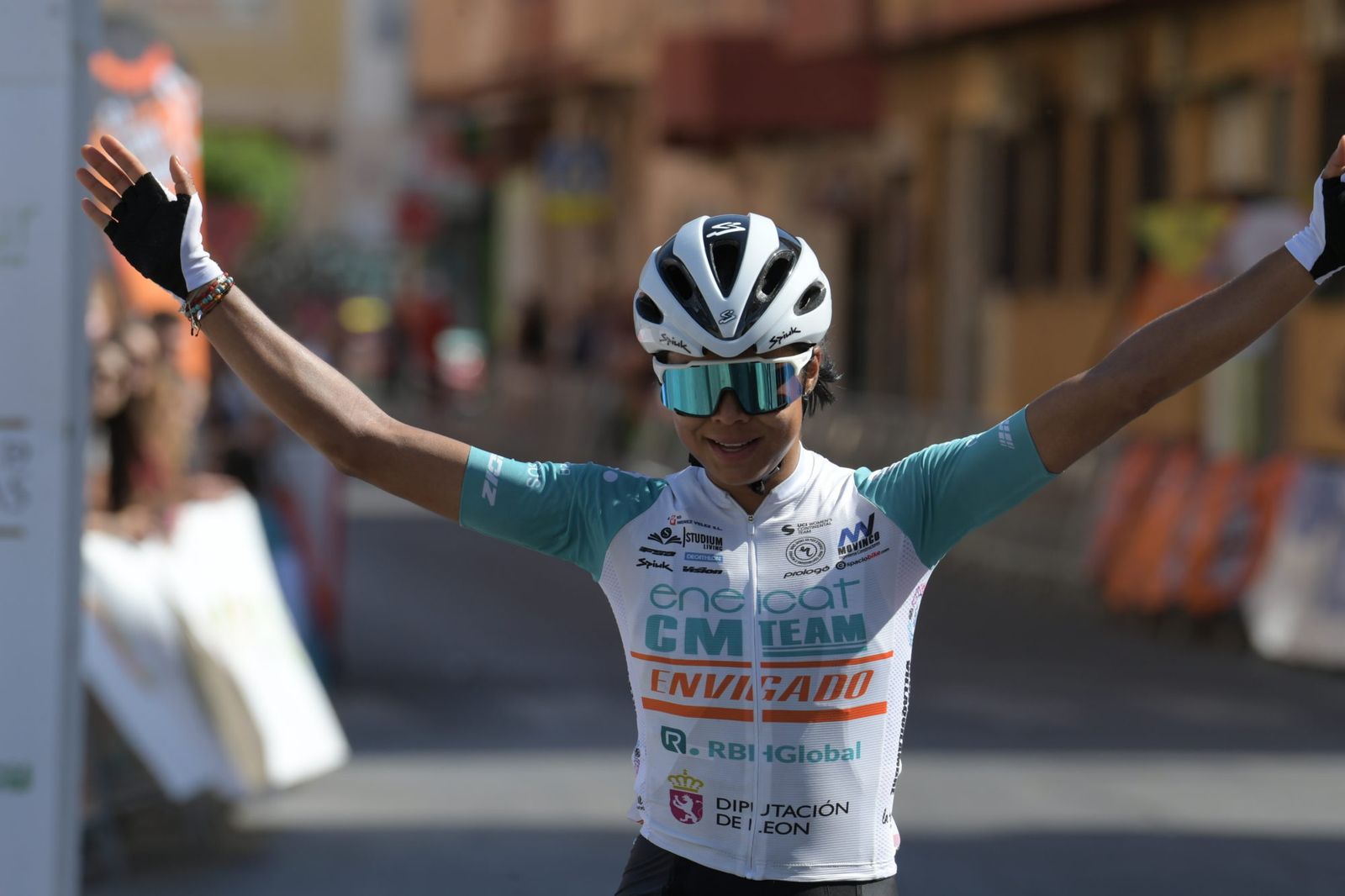 Andrea Alzate se corona en Benahadux