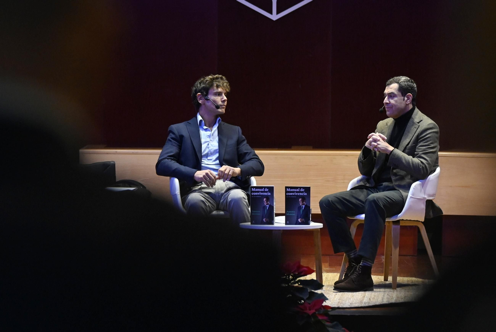 Juanma Moreno presenta en Córdoba su libro 'Manual de convivencia', en imágenes