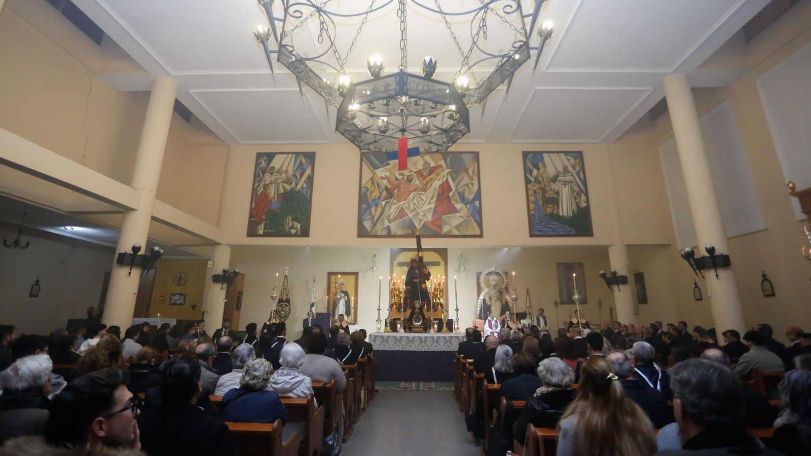 Fotos del vía crucis oficial del consejo local de Algeciras con las Tres Caídas