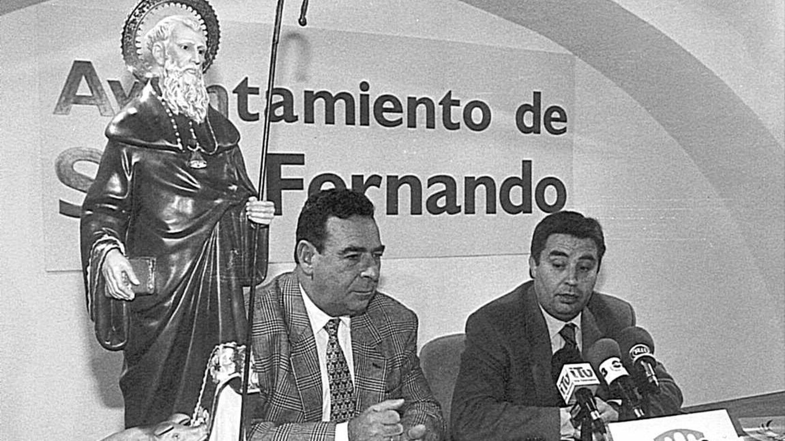 Presentación de la imagen de San Antón que encargó el Ayuntamiento de San Fernando en 1998 para realzar la celebración de la fiesta de las mascotas en el Parque