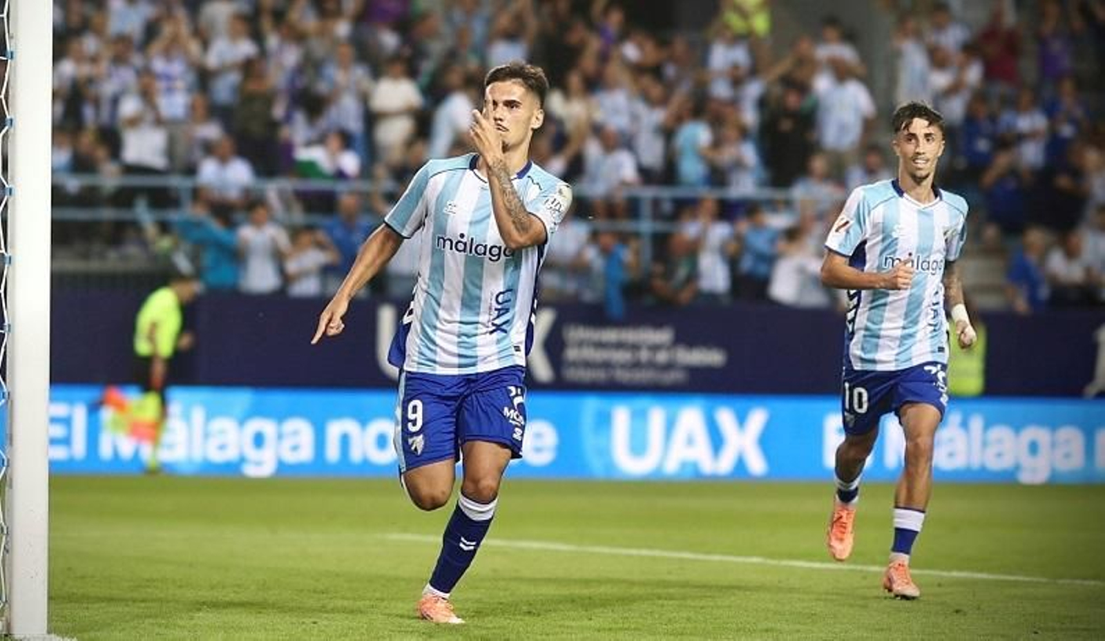 Chupete celebra un gol con el Málaga durante un partido de este curso.