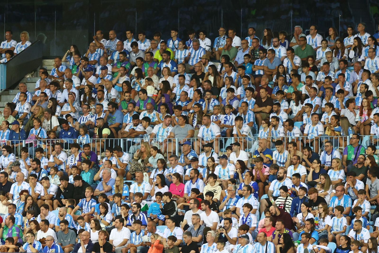 Búscate en las gradas de La Rosaleda durante el Málaga CF-Elche CF