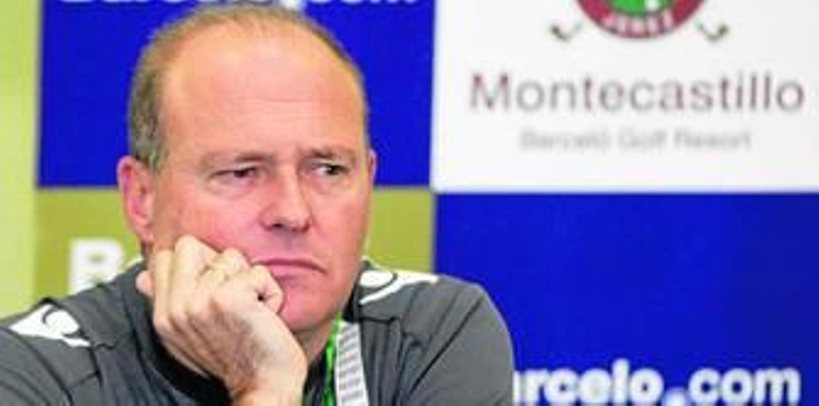 Pepe Mel, con el semblanete serio, durante su conferencia de prensa de ayer en Montecastillo.