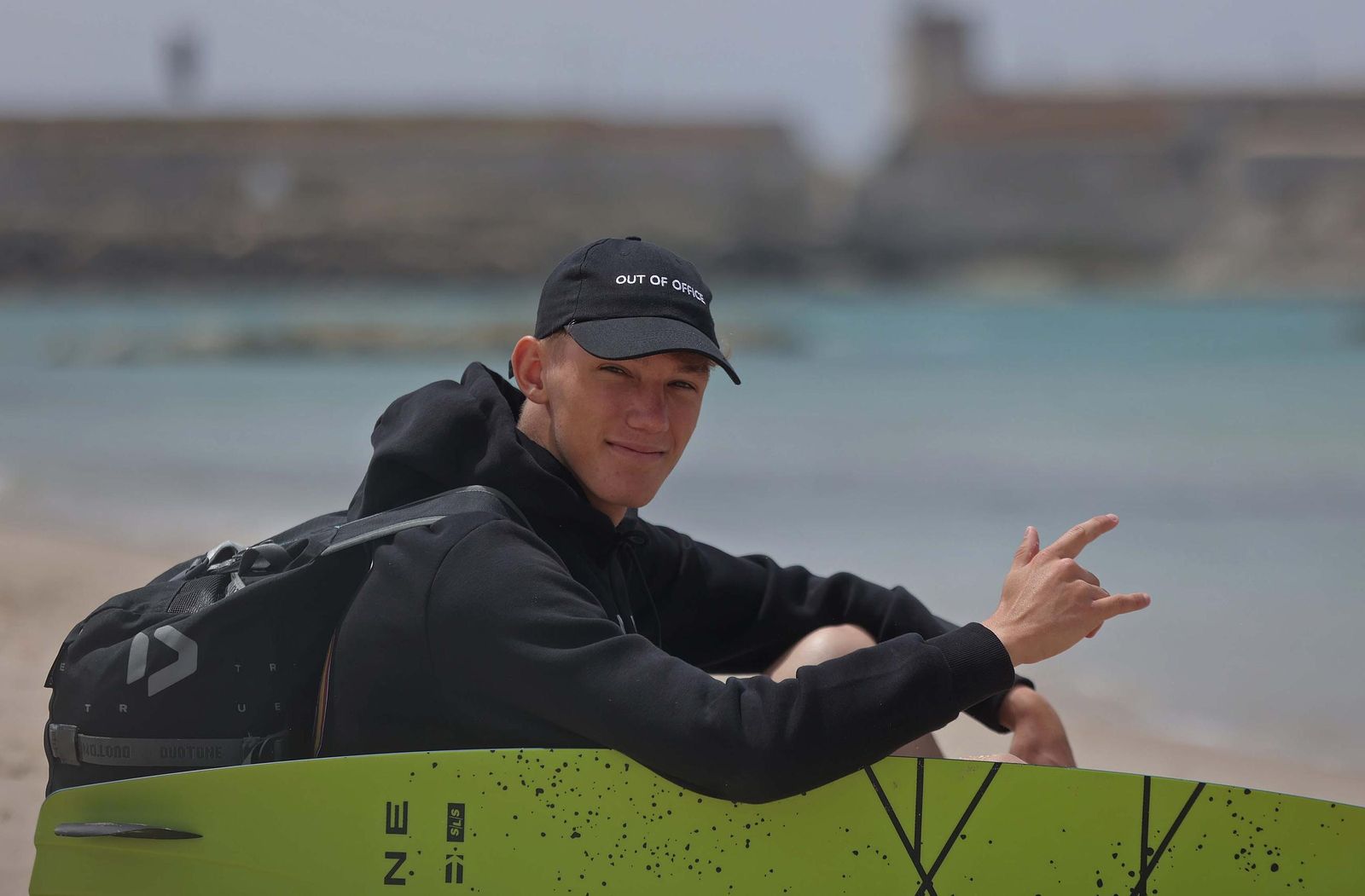 Fotos de Lorenzo Casati y Valentin Hoenderop, participantes del Red Bull King of the Air Tarifa 2025