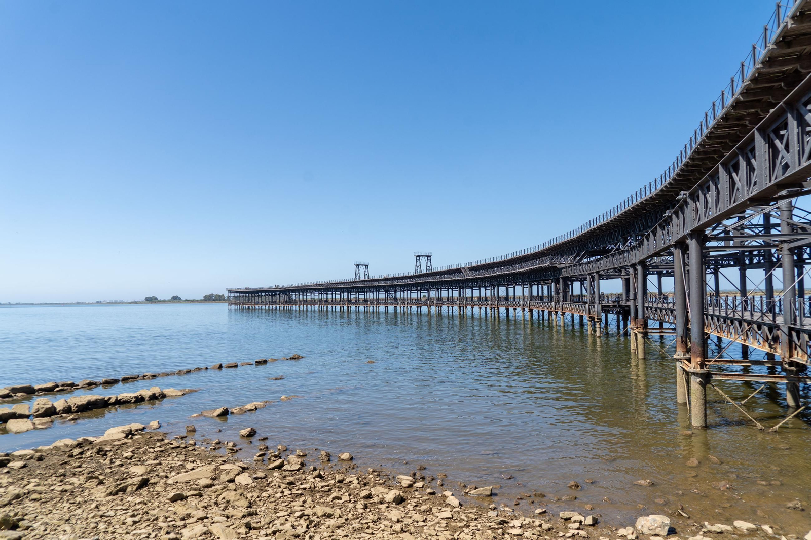 El Muelle de Riotinto y el Paseo de la Ría, lugares con encanto en la capital