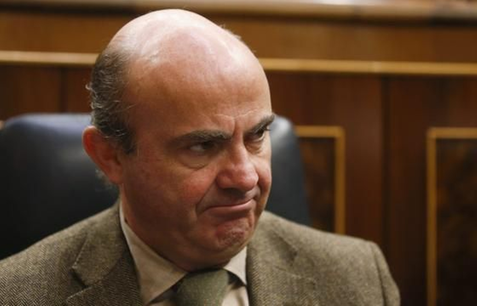 De Guindos asegura que la construcción da señales "relativamente favorables"