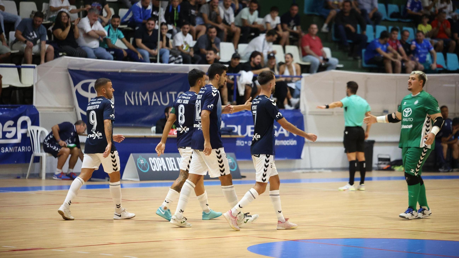 Los jugadores del Xerez Toyota pretenden celebrar goles en Murcia. Los jugadores del Xerez Toyota pretenden celebrar goles en Murcia.