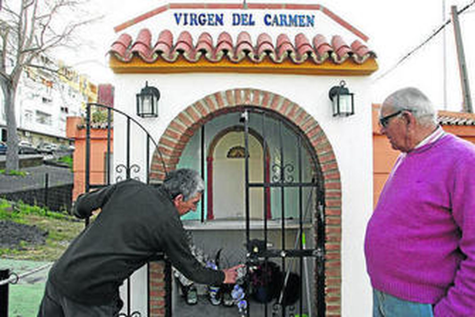 Imagen de la capilla sin la imagen de la Virgen del Carmen, ayer.