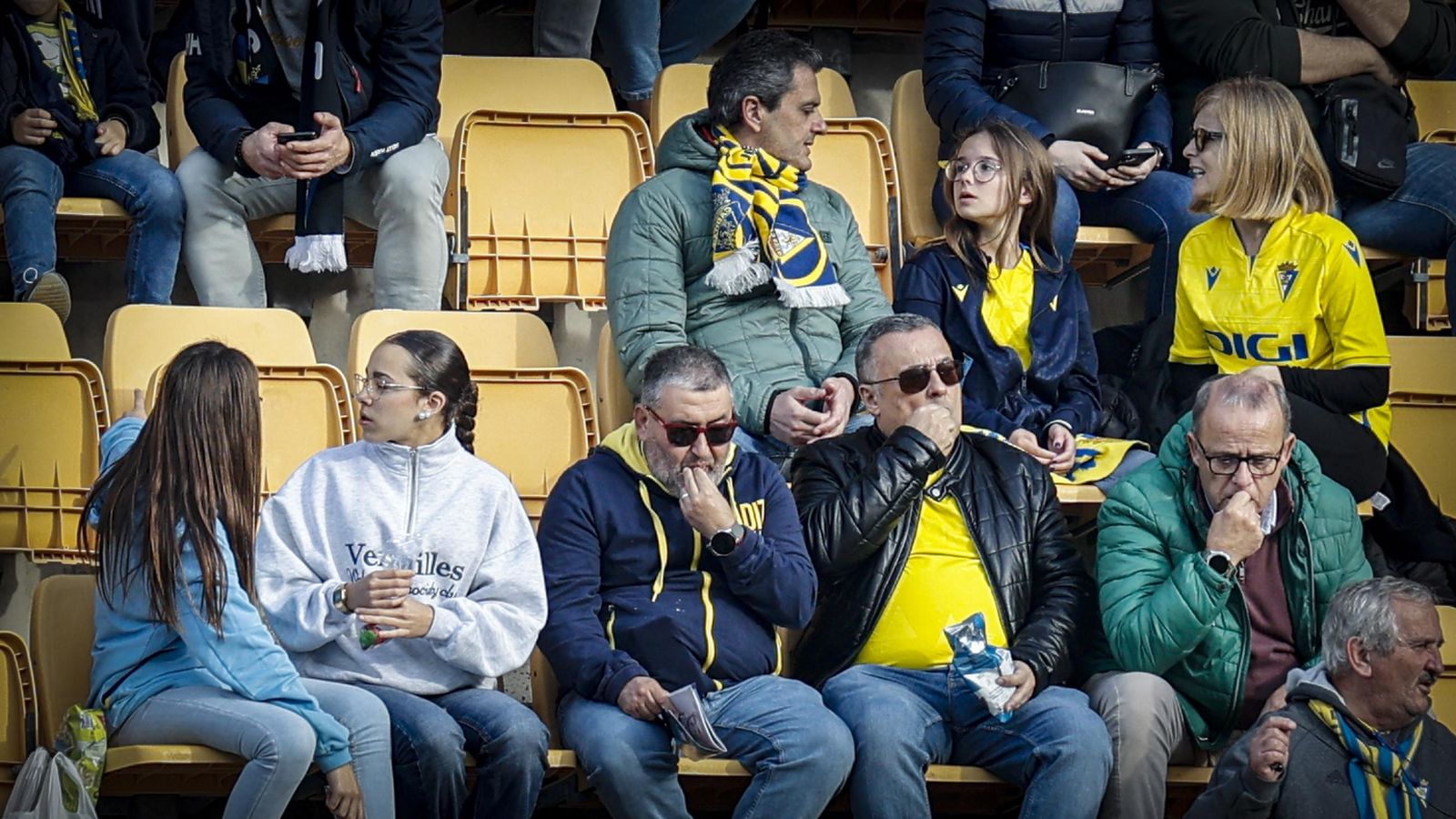 Búscate entre las fotos del partido de fútbol Cádiz CF - Albacete Balompié