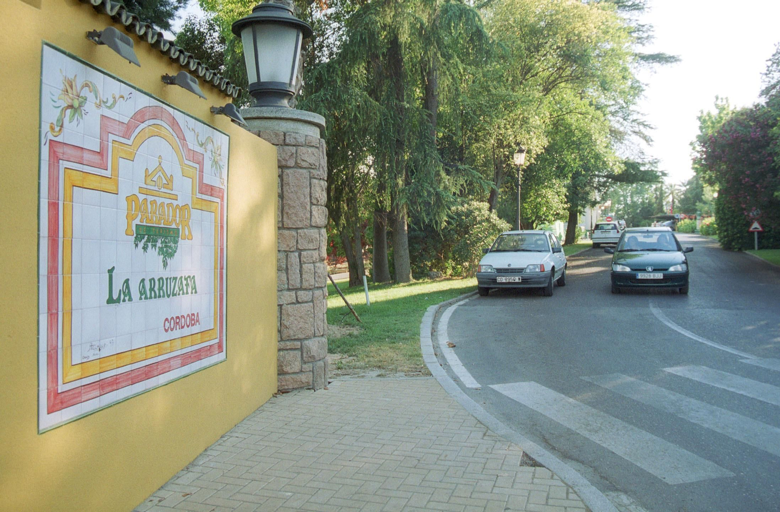 Entrada al Parador de la Arruzafa.