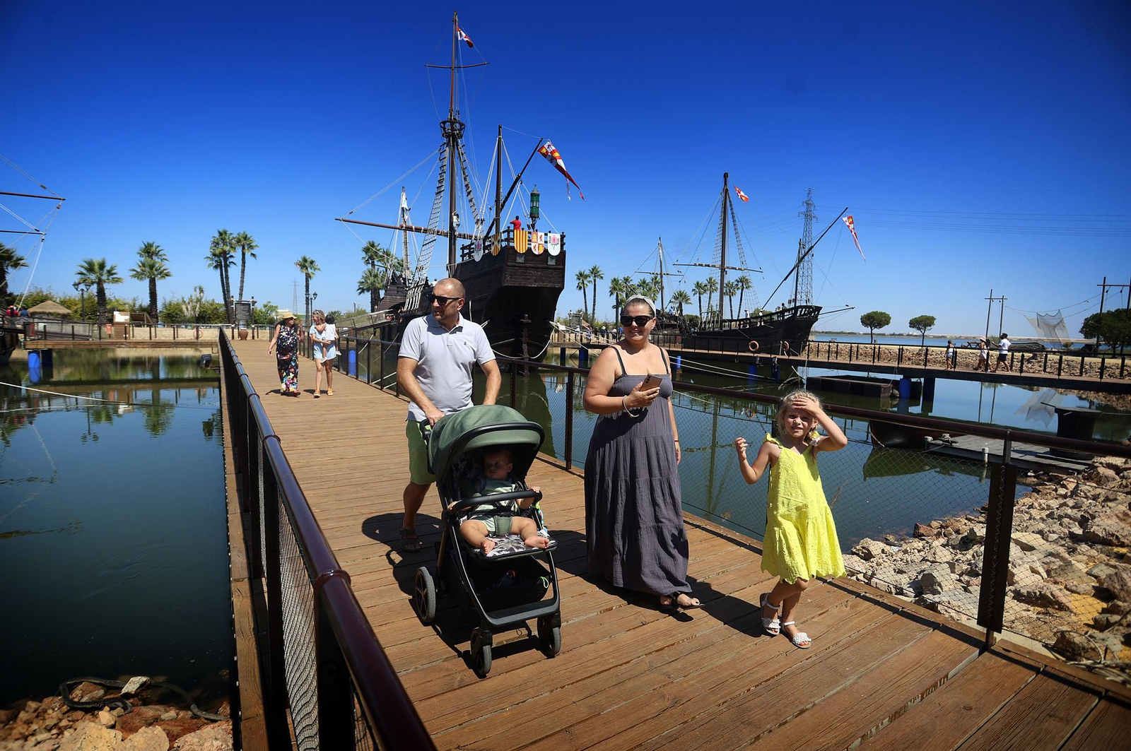 Imágenes de la Jornada de Puertas Abiertas del Muelle de las Carabelas con motivo del 3 de agosto