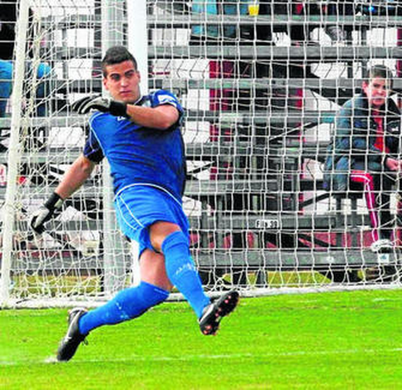 Albano saca de puerta en el Manolo Mesa.