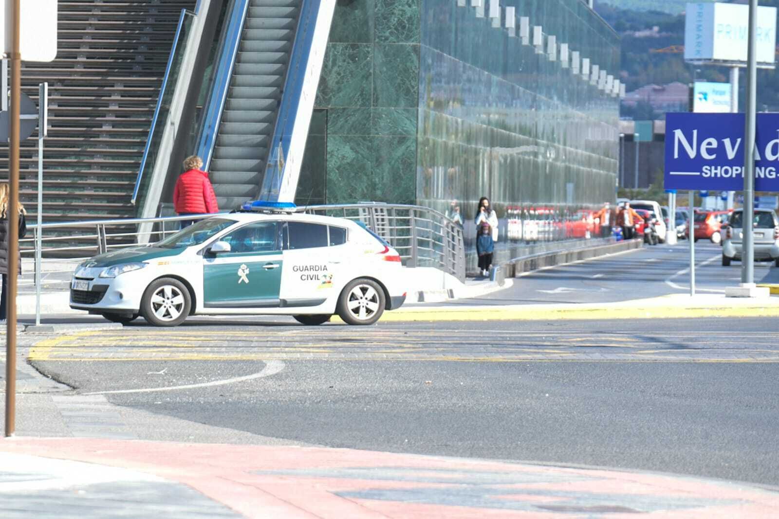 Las siete diferencias de una Granada confinada: fotos del primer día de cierre perimetral