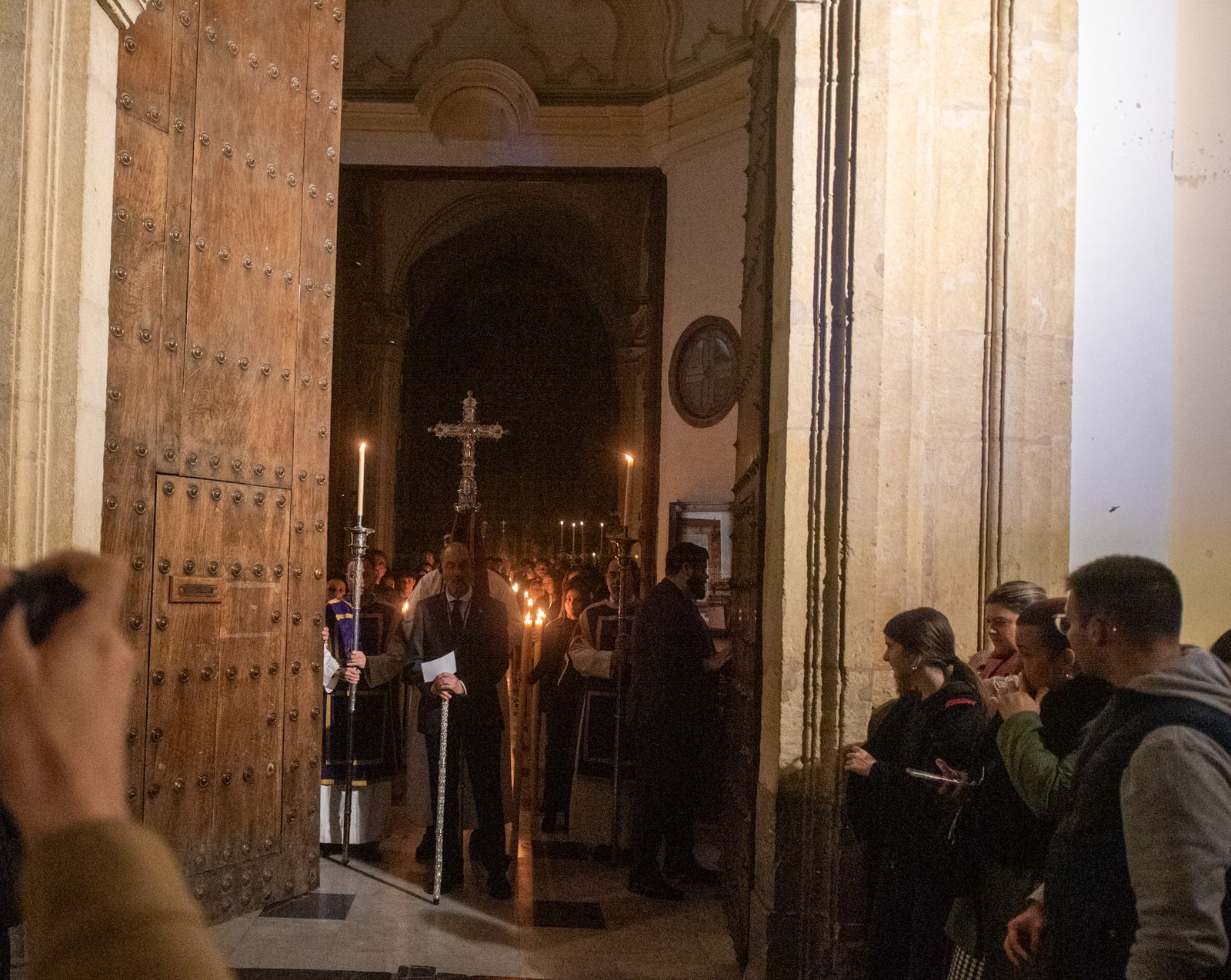 El vía crucis del Señor de las Penas en el Miércoles de Ceniza de Córdoba, en imágenes