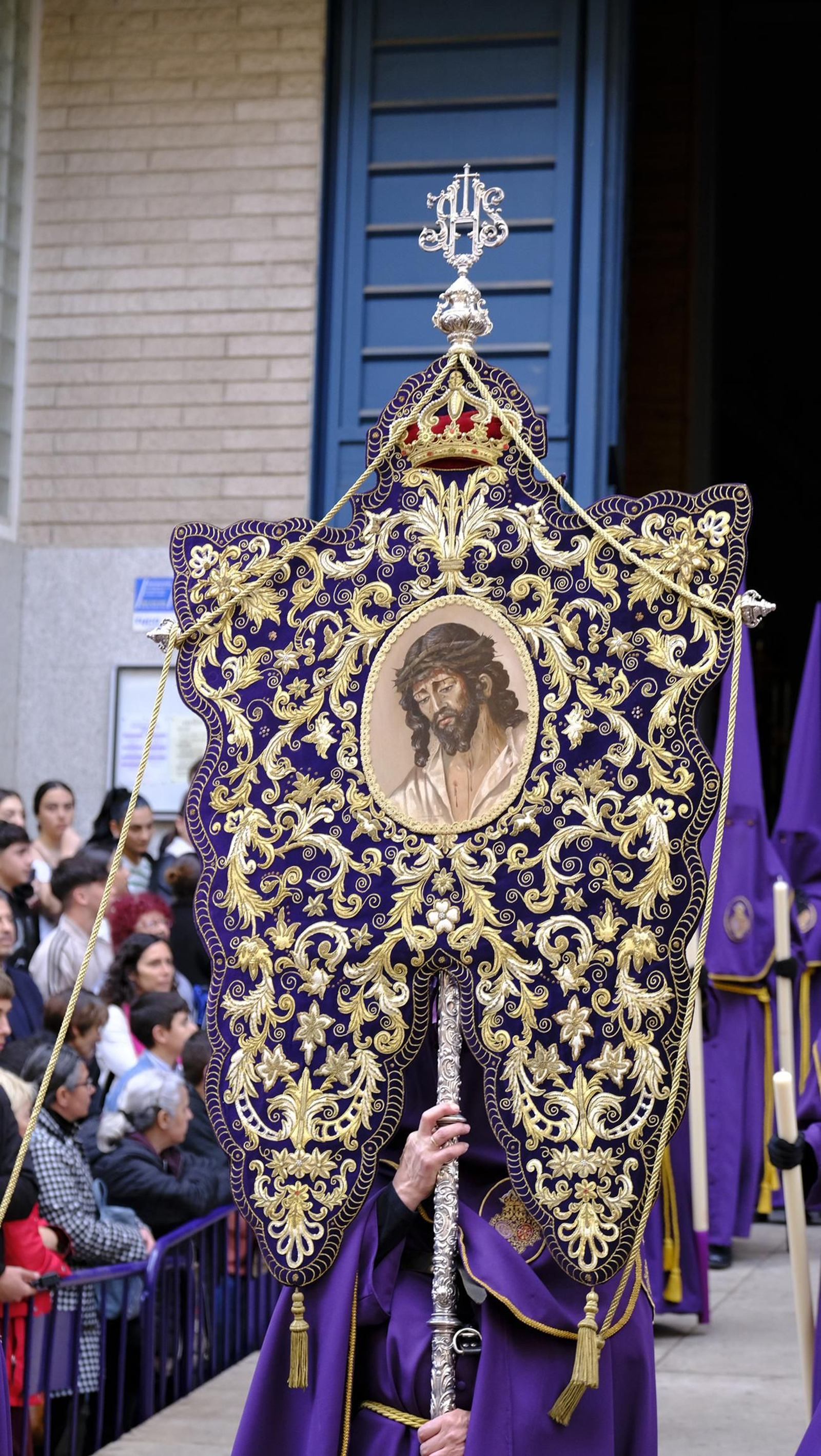 Pasión vuelve a su Iglesia de Santa Teresa azotada por la lluvia