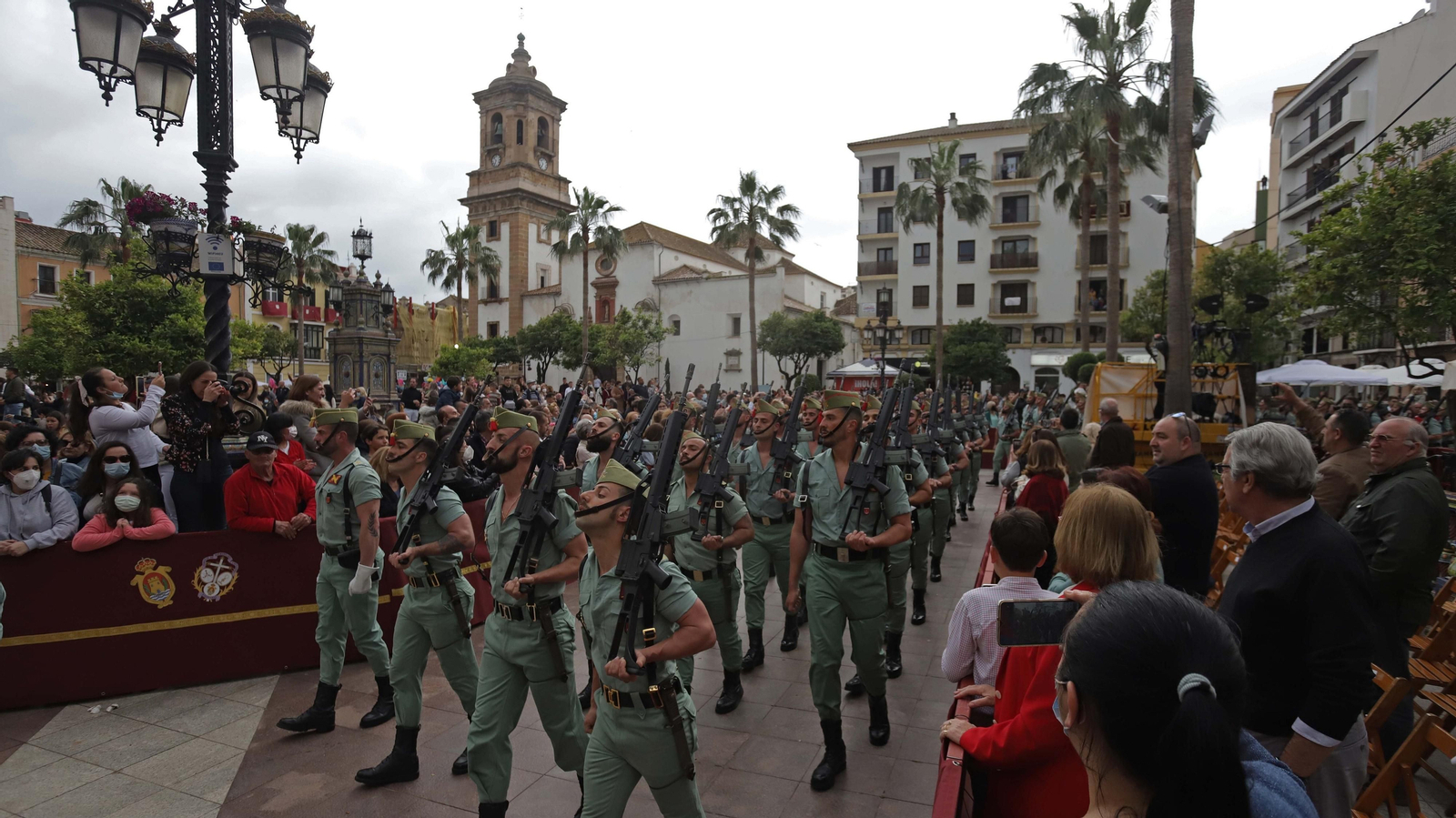Fotos del Lunes Santo en Algeciras: La Columna y la Legión