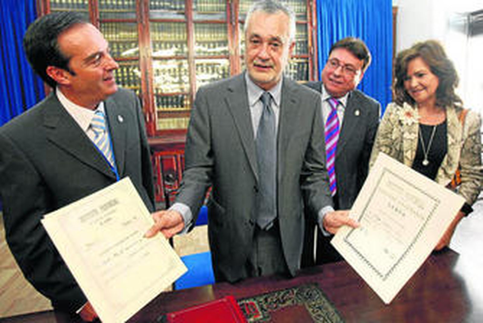 Griñán ve mejora económica y Arenas critica su "radicalismo de izquierdas"