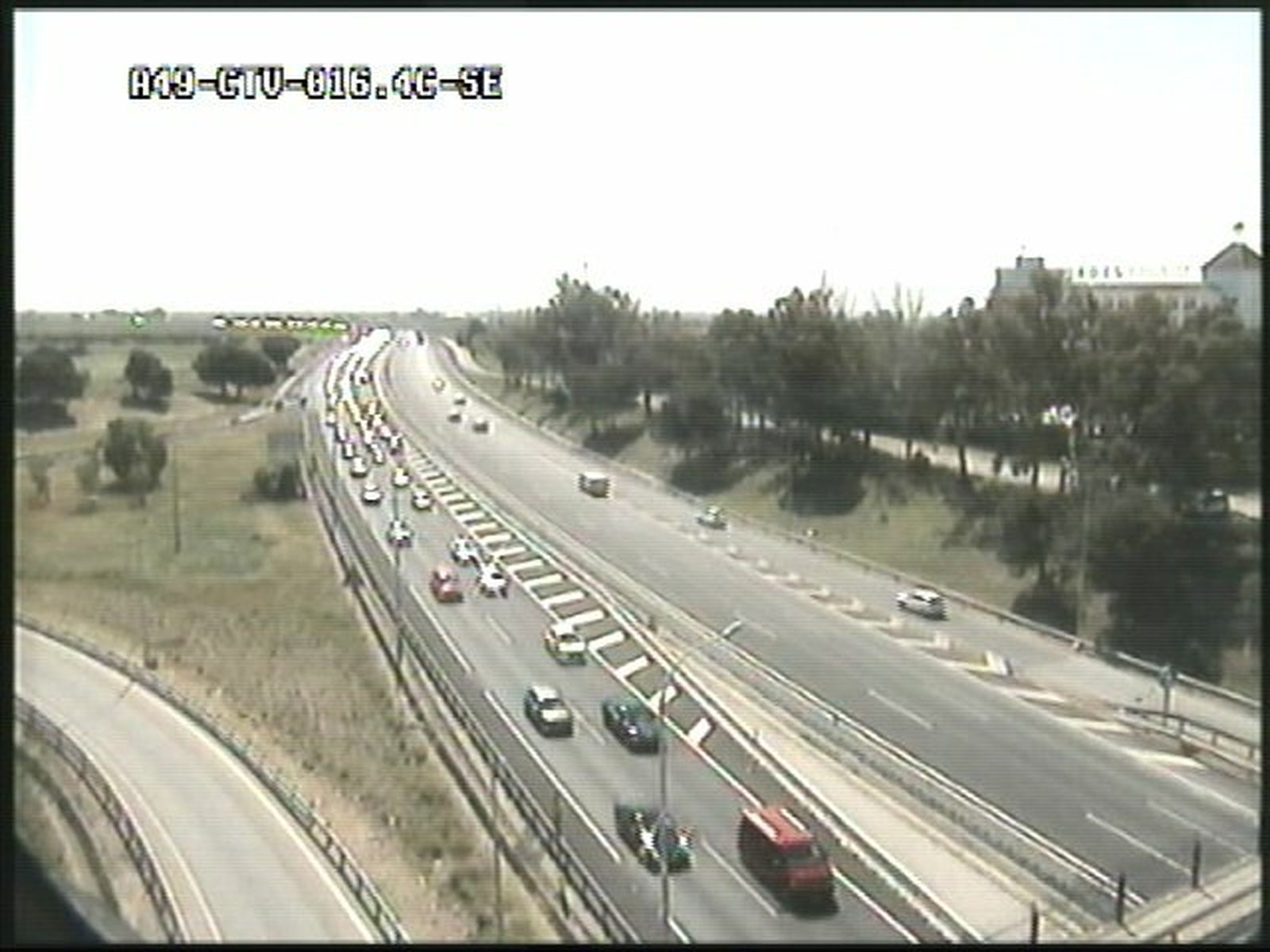 Vista aérea de la DGT de las filas de coches en dirección hacia Huelva.
